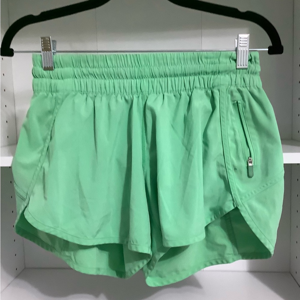 Lululemon Women’s tracker shorts Size 8 - Picture 2 of 5